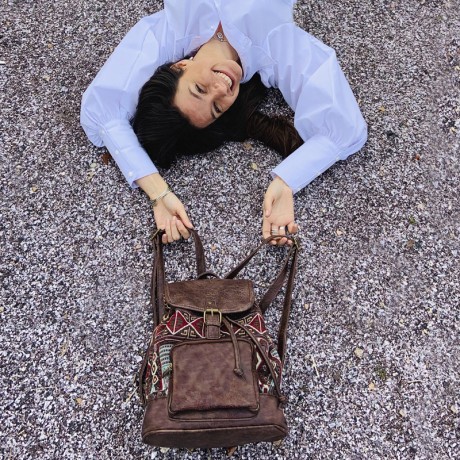 MOCHILA BOHO OLIVIA DISEÑO ÉTNICO Y TABACO