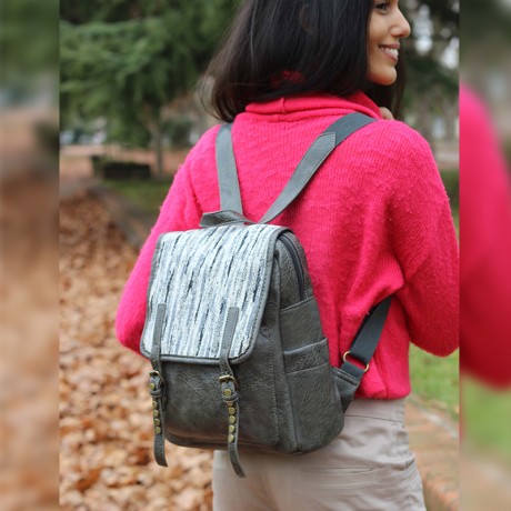 MOCHILA BOHO CARLOTA DISEÑO JASPEADO Y GRAFITO